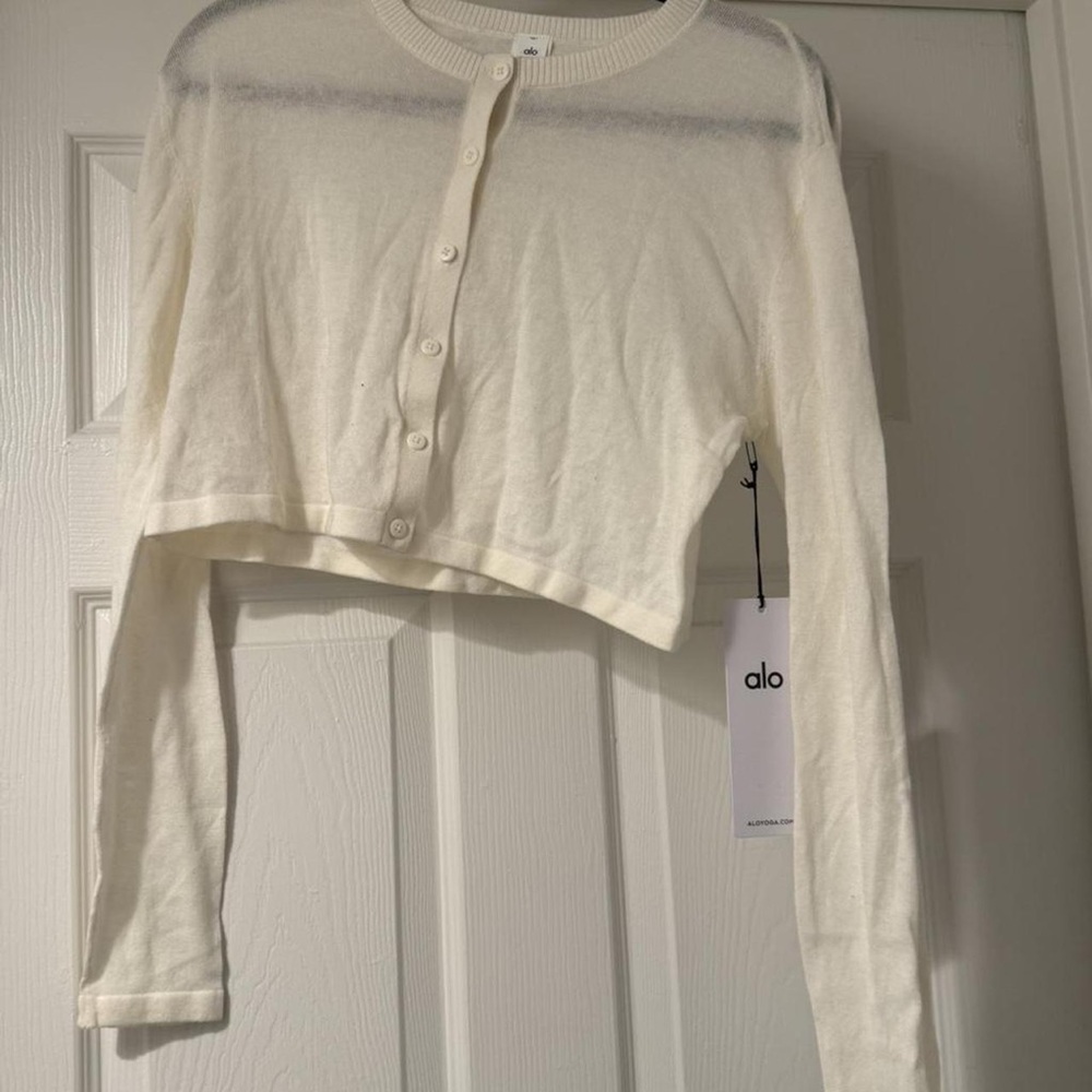 ALO Yoga Cream Cropped Button Down Shirt